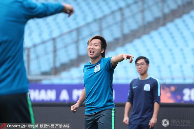 女侠宁中则肥臀迎合耸动腰